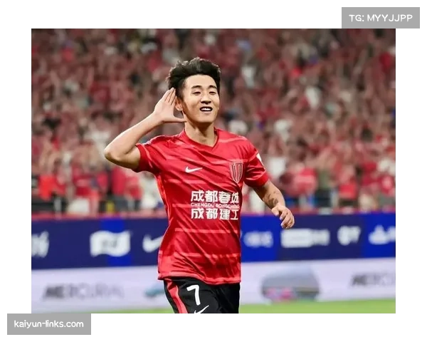 成都蓉城球员韦世豪替补登场 试图改变进攻节奏